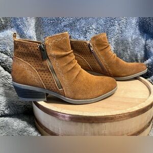 EUC Earth Origins Leather Ruched Ankle Boots Wester Collette Cheryl Tan 8M